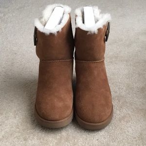 UGG Femme Toggle  boots size 5